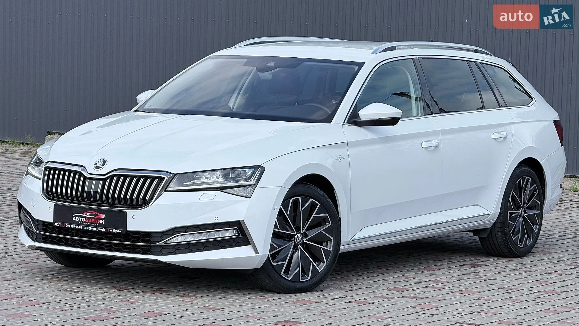 2022 Skoda Superb - фото 1