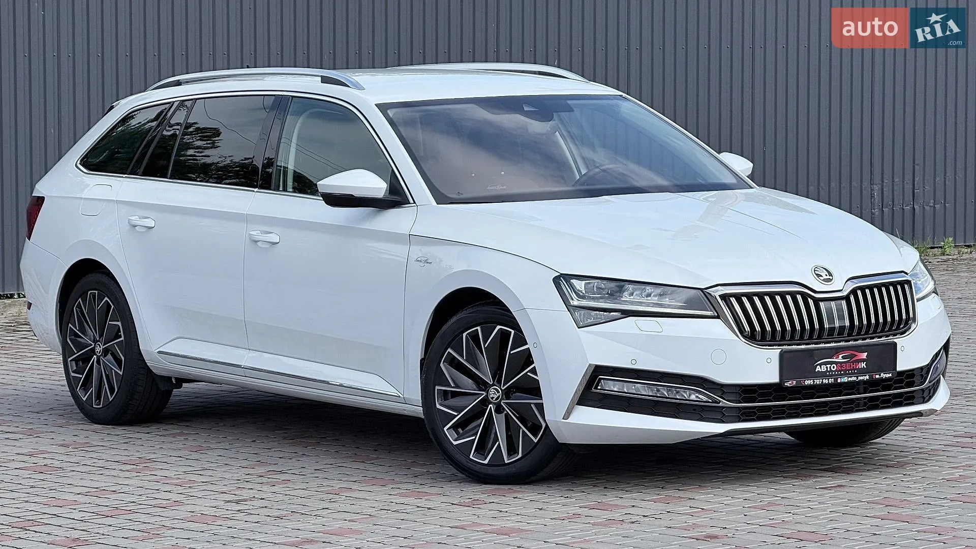 2022 Skoda Superb - мініатюра 2