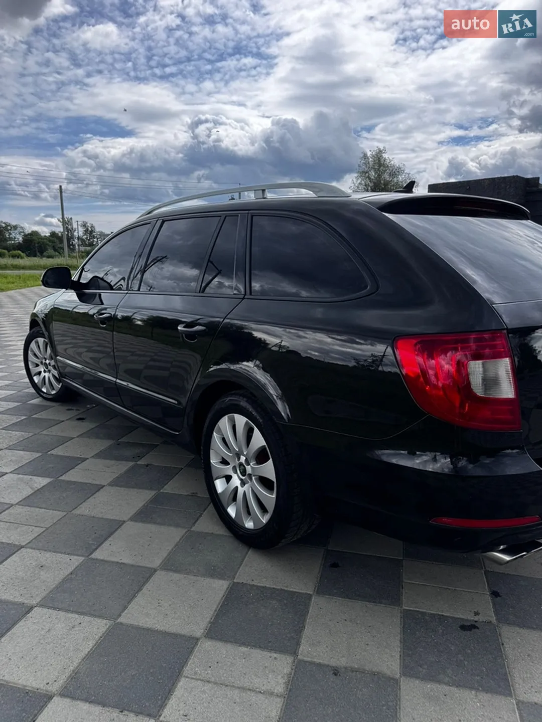 2010 Skoda Superb - мініатюра 8