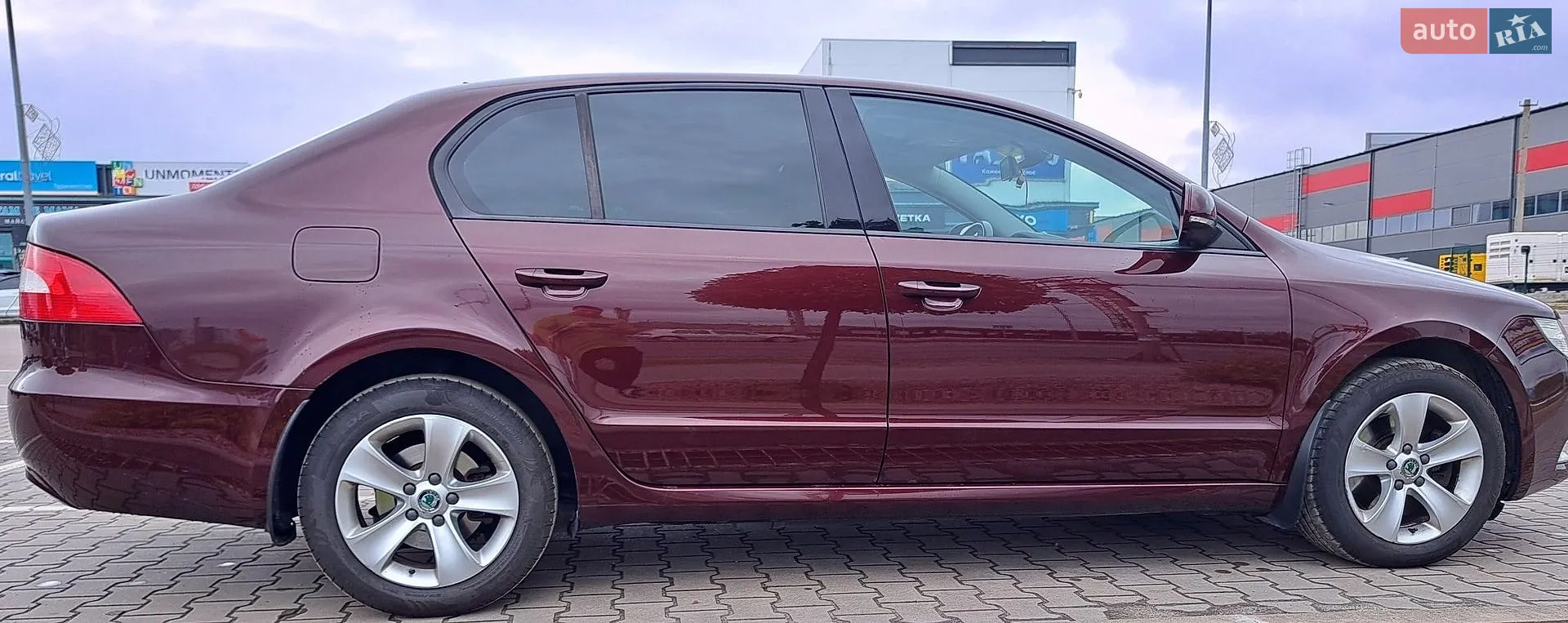 2010 Skoda Superb - мініатюра 6