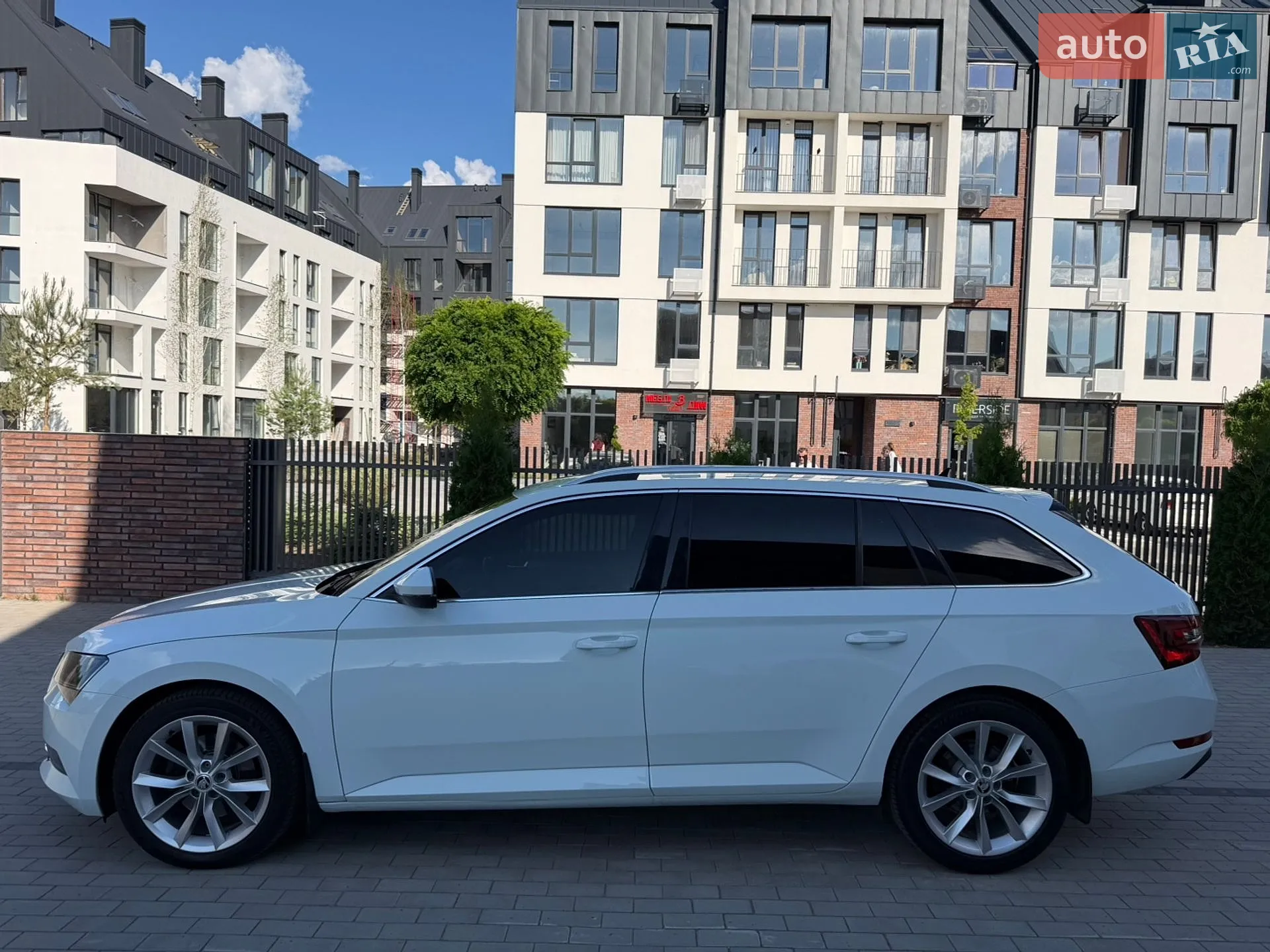 2016 Skoda Superb - мініатюра 9
