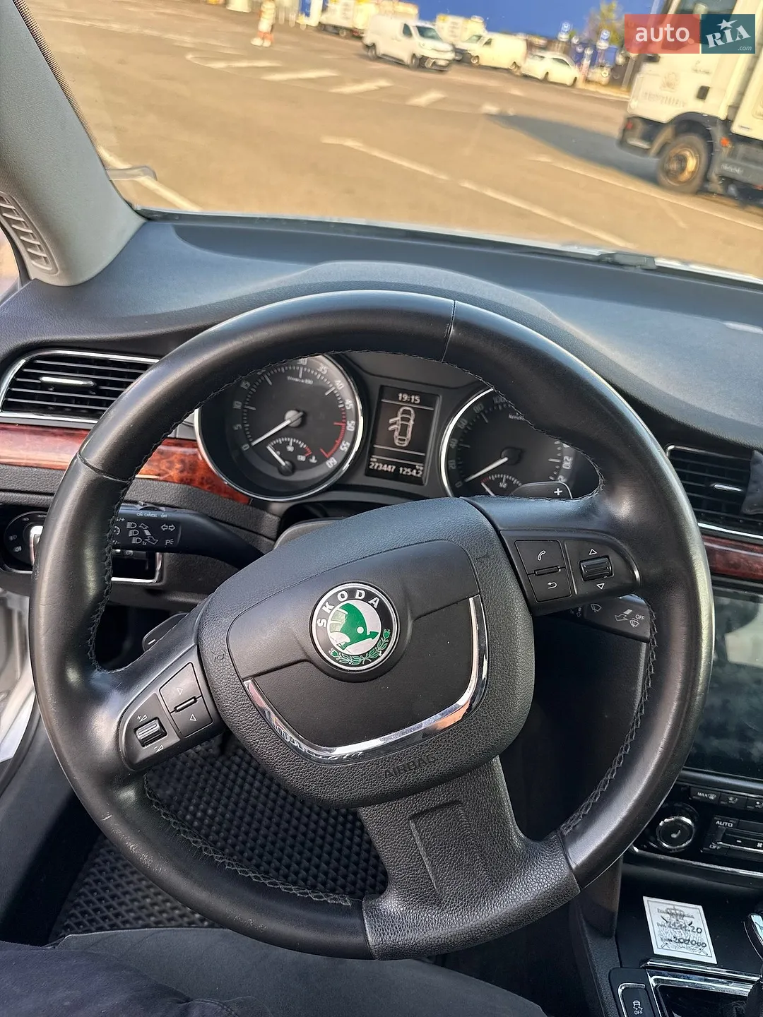 2011 Skoda Superb - мініатюра 23
