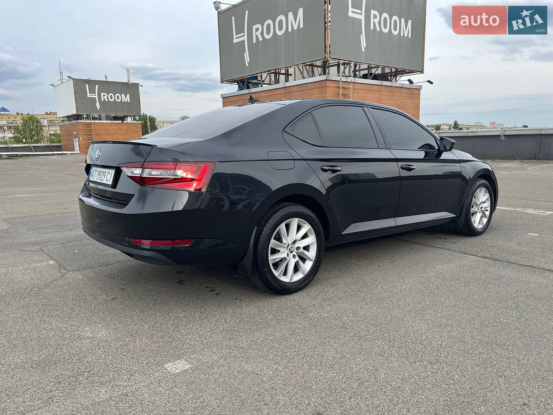 2016 Skoda Superb - мініатюра 8