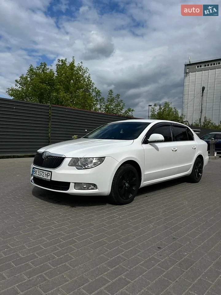 2010 Skoda Superb - мініатюра 12