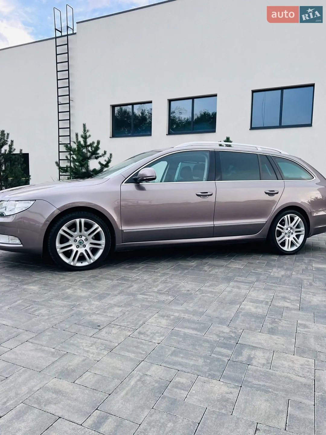 2011 Skoda Superb - мініатюра 7