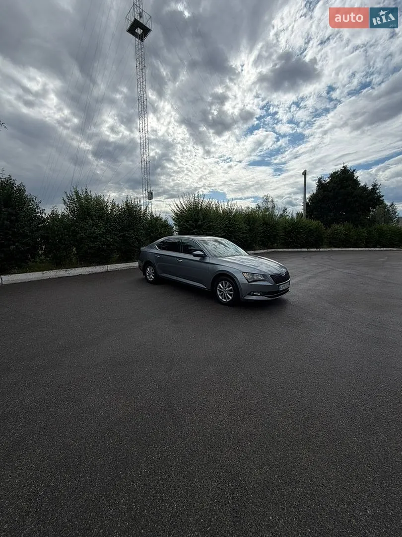 2016 Skoda Superb - мініатюра 2