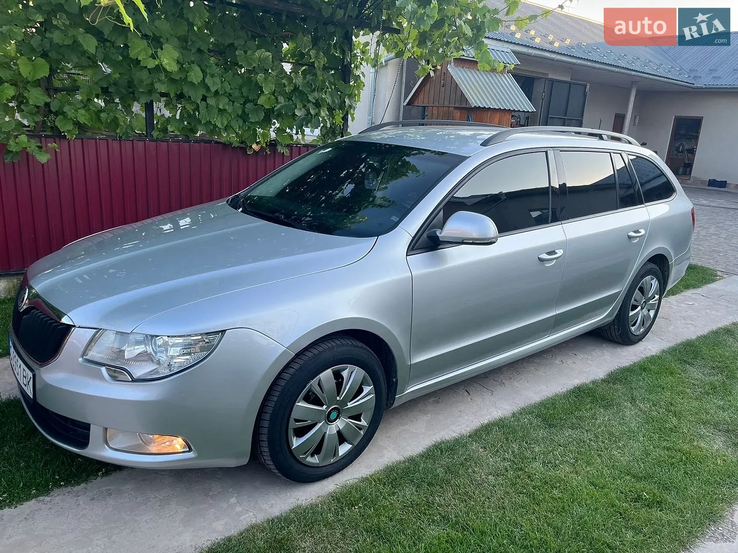 2010 Skoda Superb - мініатюра 2