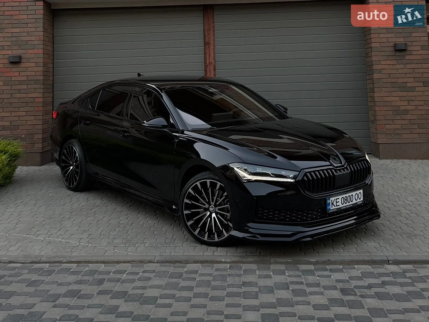 2025 Skoda Superb - фото 1
