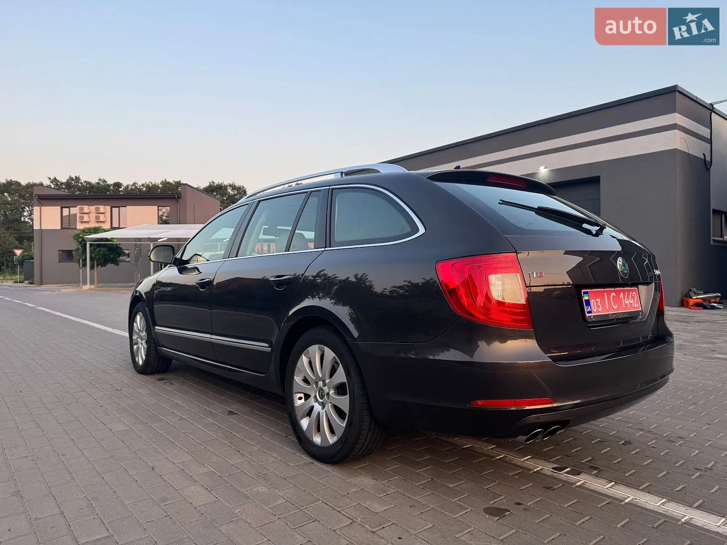 2010 Skoda Superb - мініатюра 8