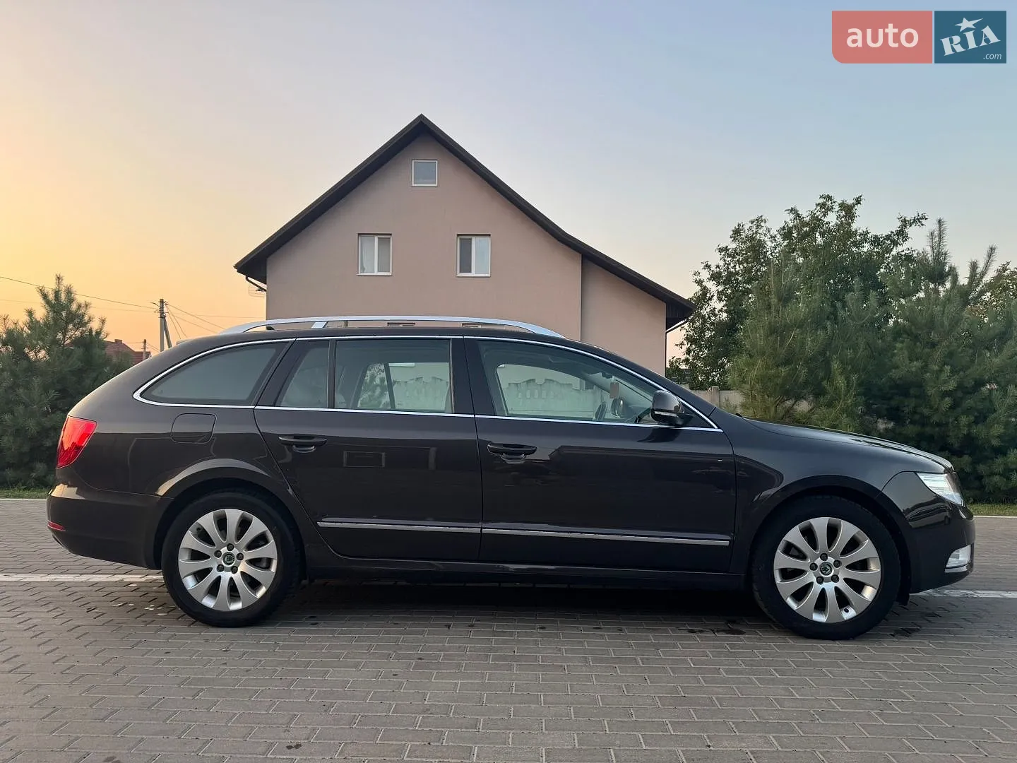 2010 Skoda Superb - мініатюра 5