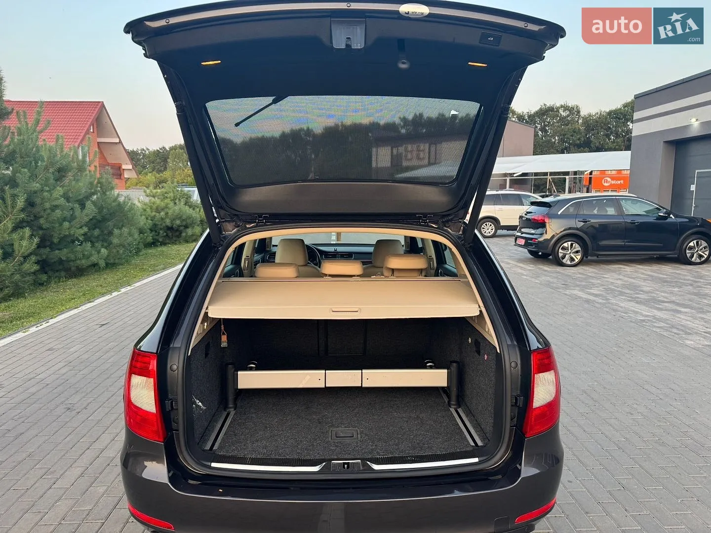 2010 Skoda Superb - мініатюра 21