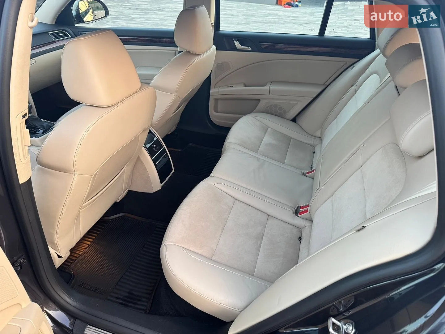 2010 Skoda Superb - мініатюра 18