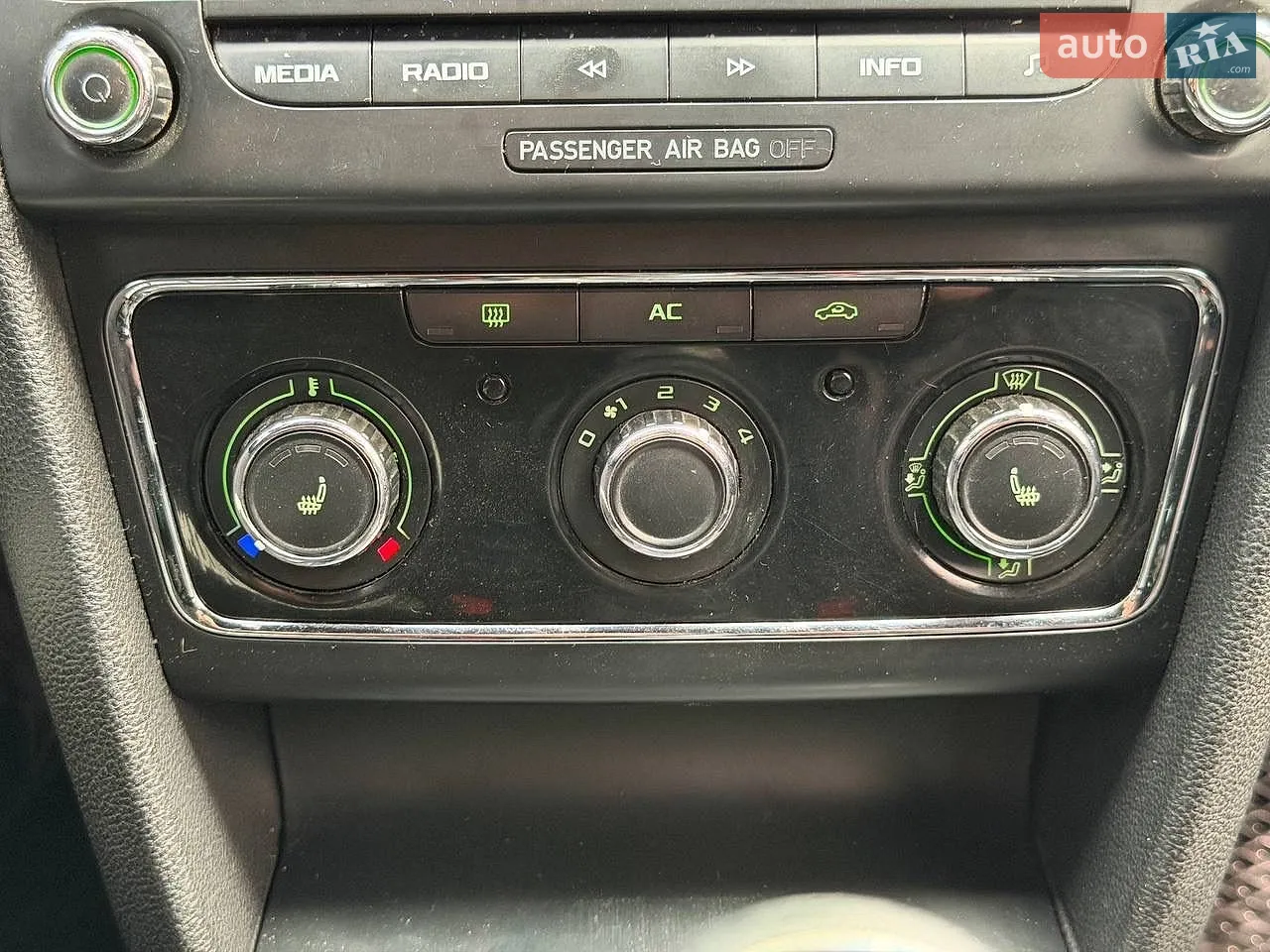 2011 Skoda Superb - мініатюра 23