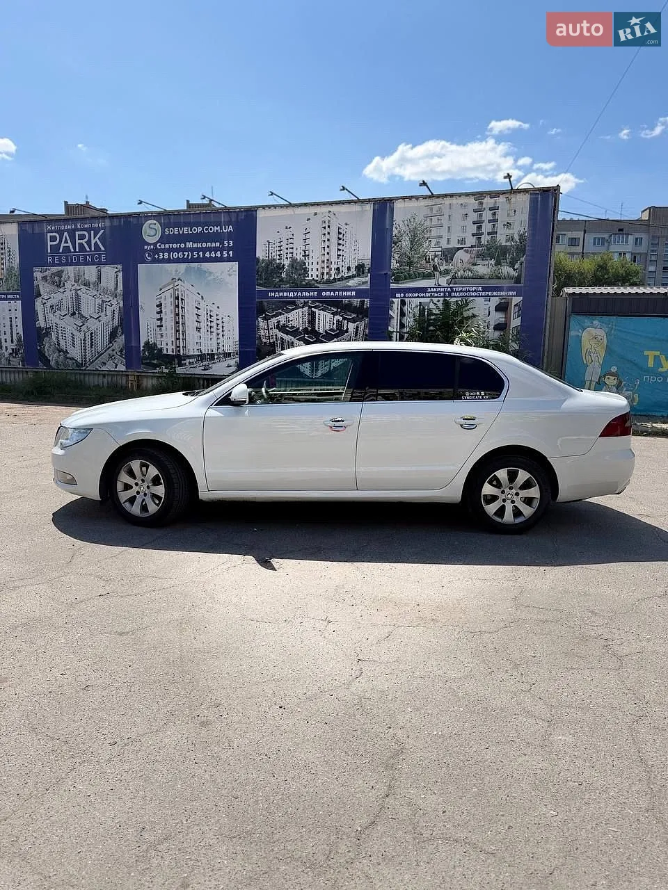 2010 Skoda Superb - мініатюра 8