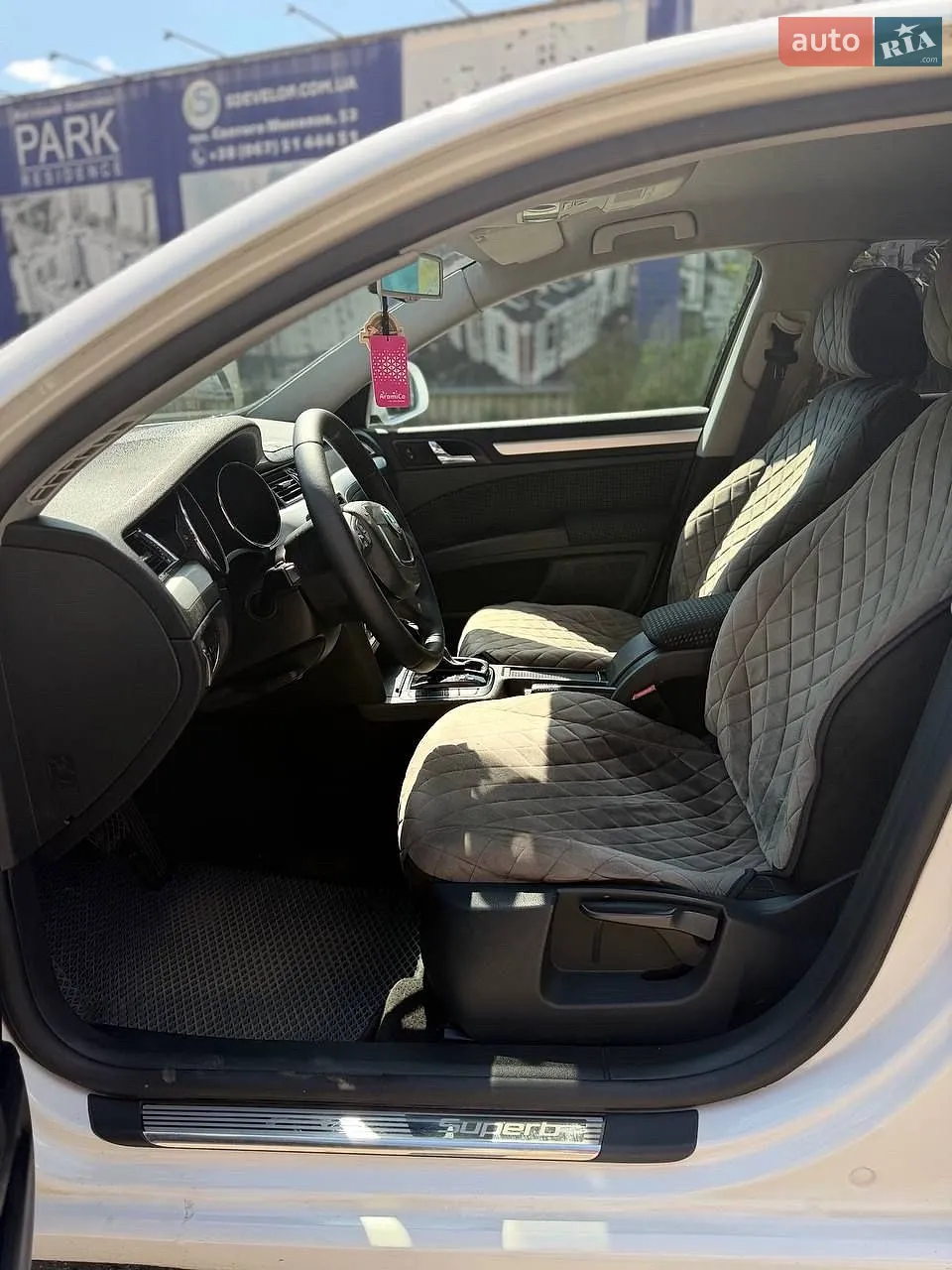 2010 Skoda Superb - мініатюра 14