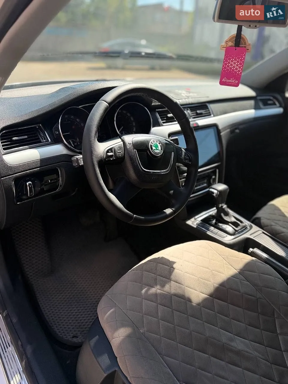 2010 Skoda Superb - мініатюра 15