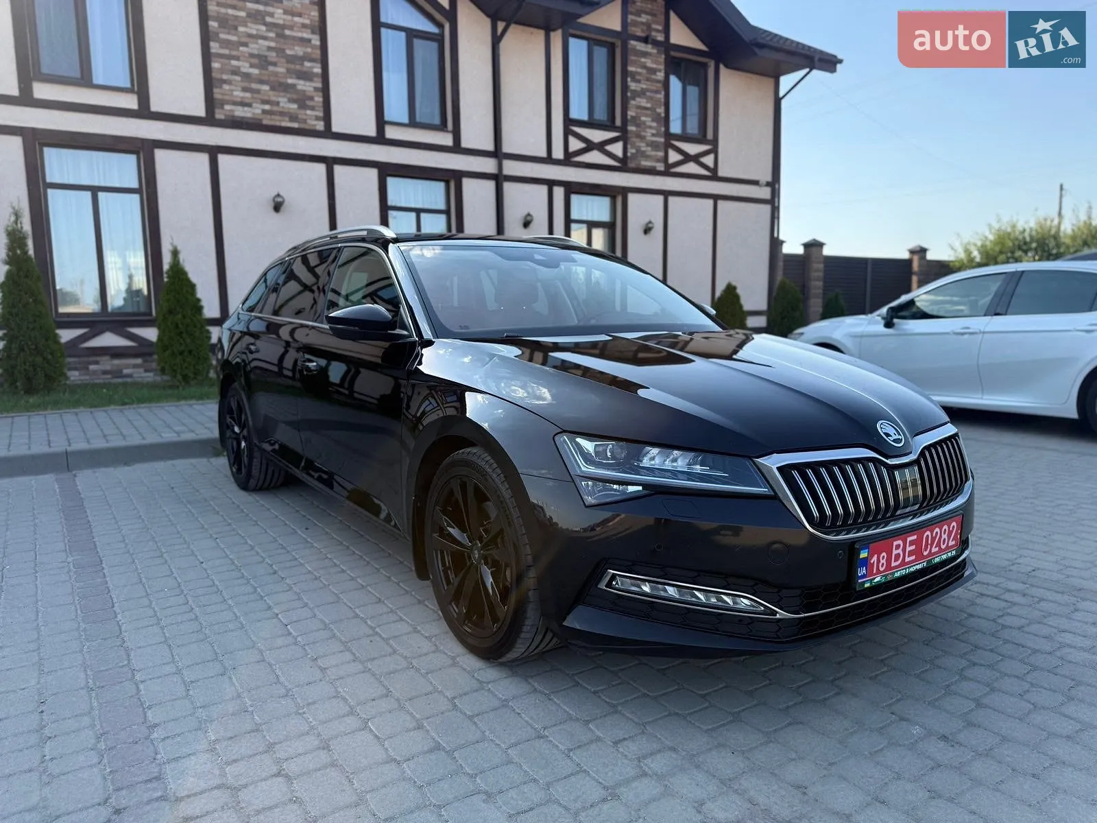 2022 Skoda Superb - фото 1