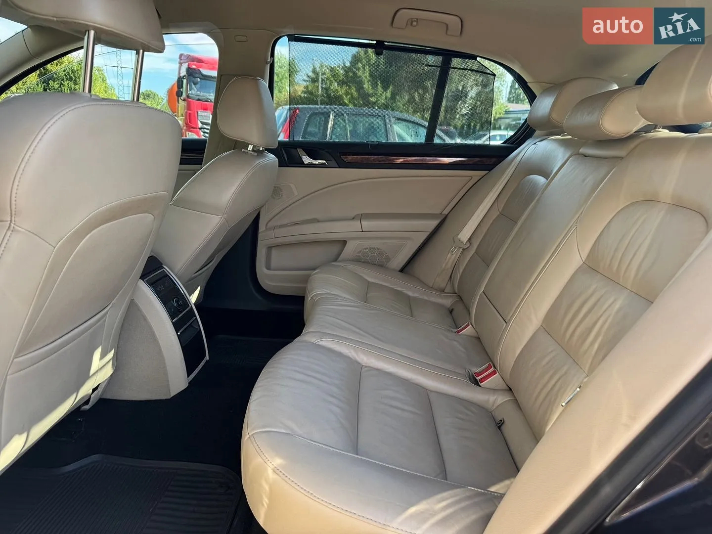 2010 Skoda Superb - мініатюра 8