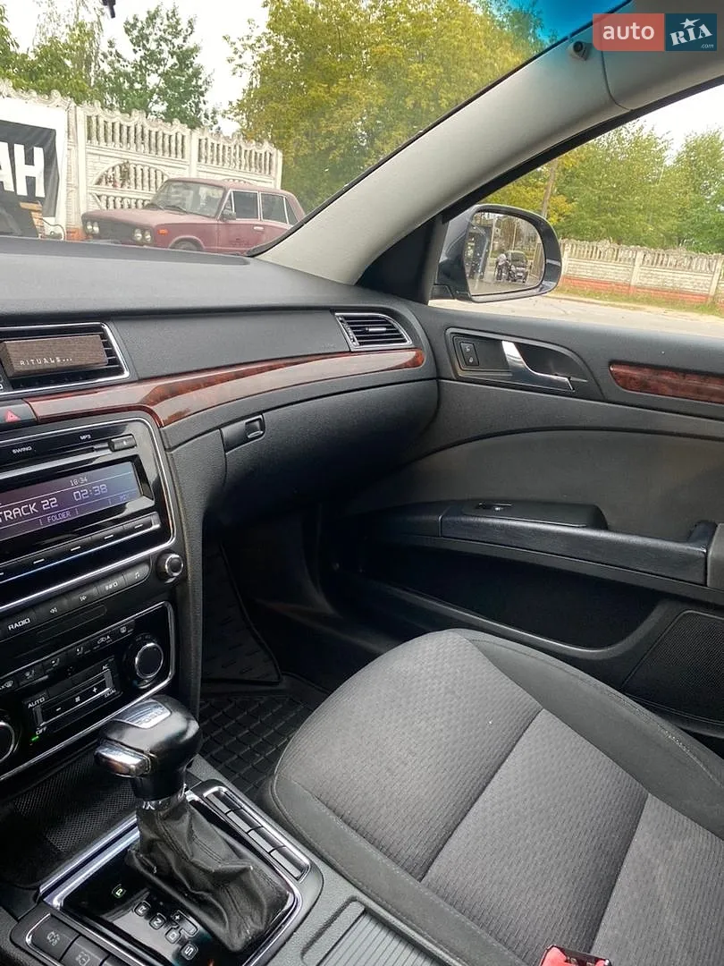 2010 Skoda Superb - мініатюра 12