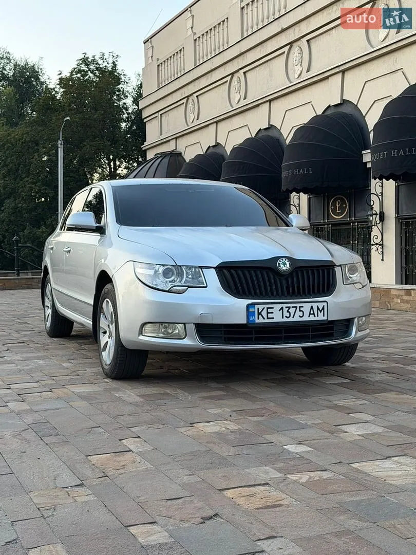 2010 Skoda Superb - мініатюра 2