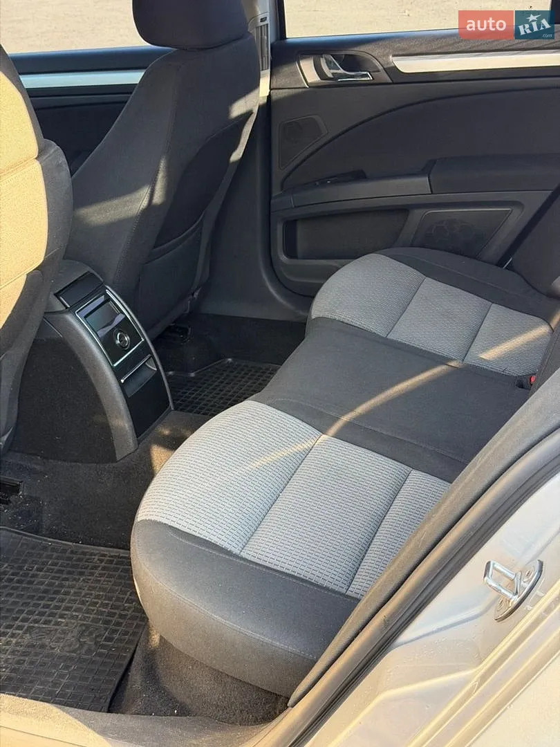 2010 Skoda Superb - мініатюра 9