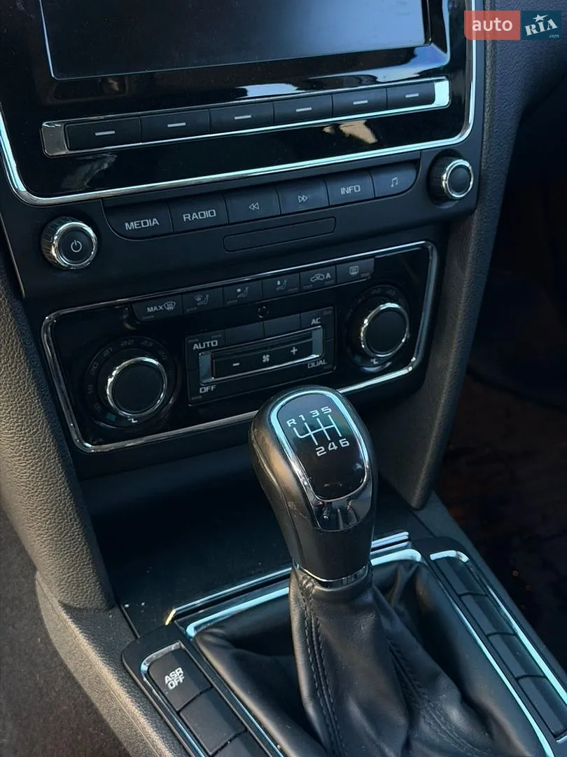 2010 Skoda Superb - мініатюра 13