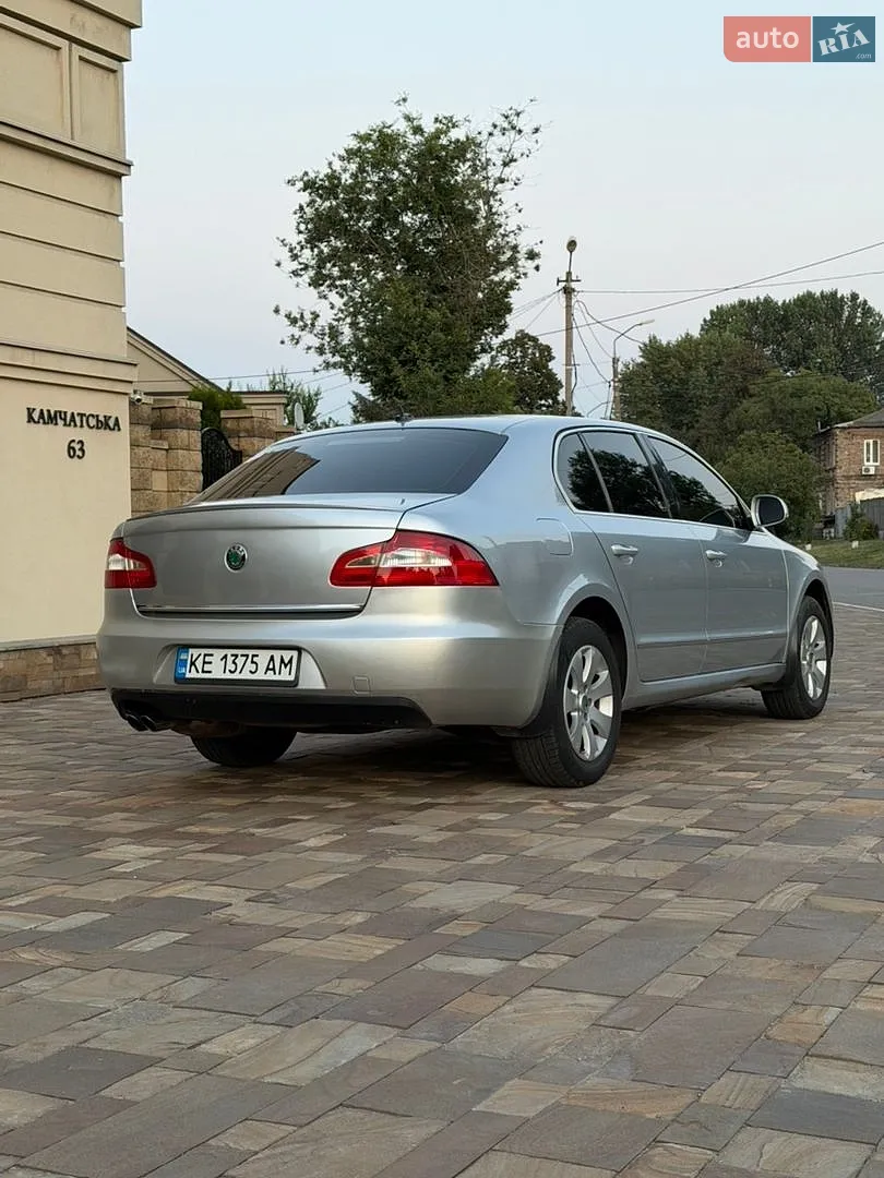 2010 Skoda Superb - мініатюра 3