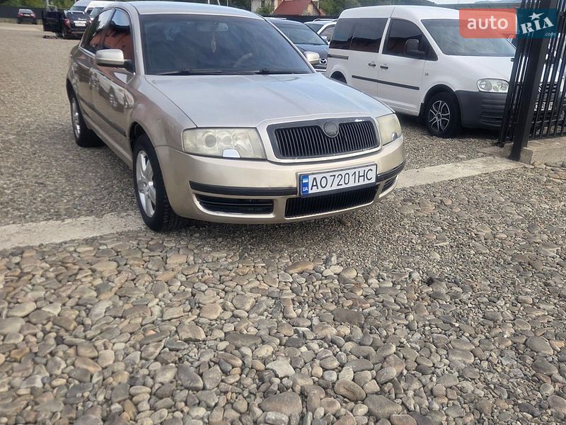 Лифтбек Skoda Superb 2005 в Тячеве