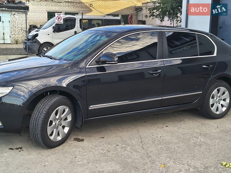 Лифтбек Skoda Superb 2012 в Вараше