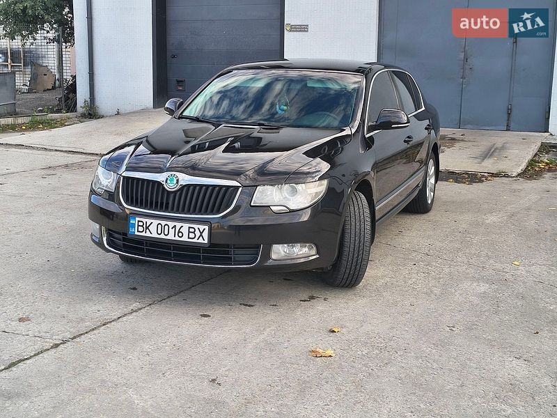 Лифтбек Skoda Superb 2012 в Вараше