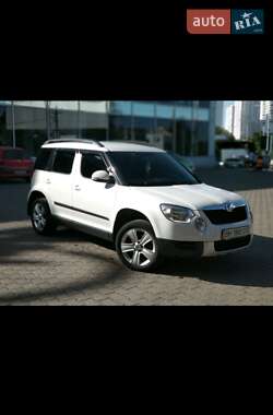 Хэтчбек Skoda Yeti 2012 в 