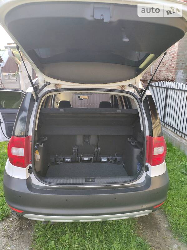Внедорожник / Кроссовер Skoda Yeti 2013 в Дрогобыче