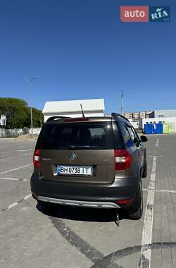 Внедорожник / Кроссовер Skoda Yeti 2012 в 