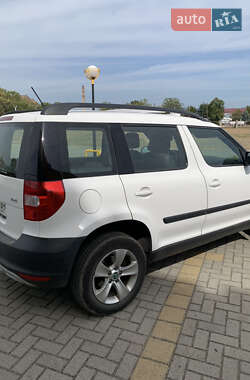 Внедорожник / Кроссовер Skoda Yeti 2011 в 