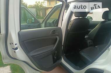 Внедорожник / Кроссовер Skoda Yeti 2010 в 