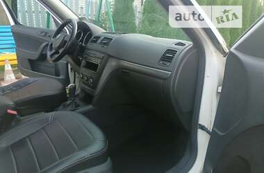 Внедорожник / Кроссовер Skoda Yeti 2010 в 