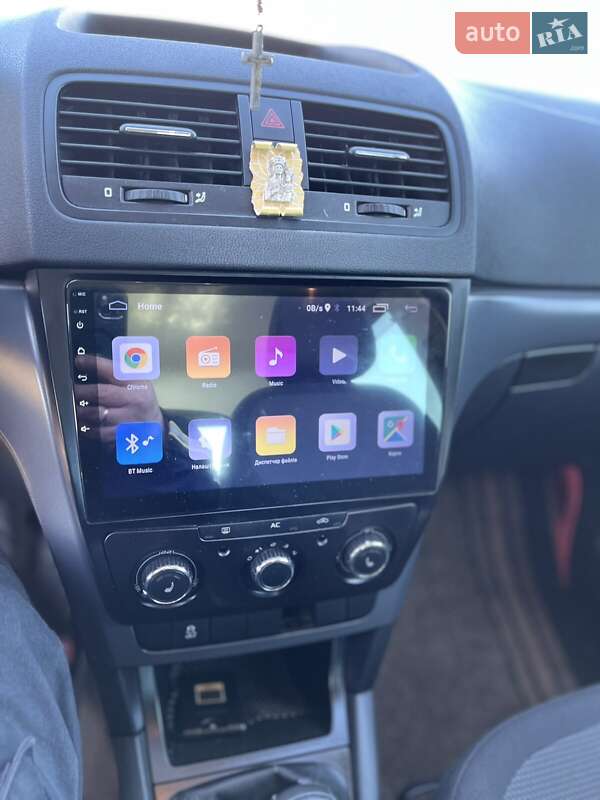 Внедорожник / Кроссовер Skoda Yeti 2010 в Городке