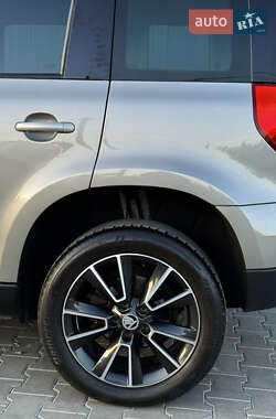 Позашляховик / Кросовер Skoda Yeti 2015 в 