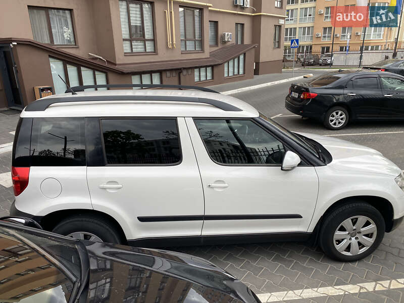 Позашляховик / Кросовер Skoda Yeti 2012 в Києві