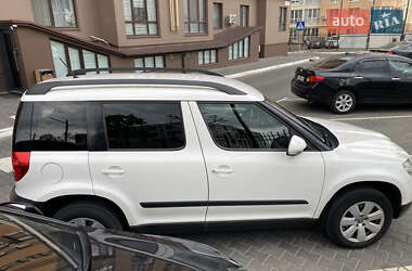 Позашляховик / Кросовер Skoda Yeti 2012 в 