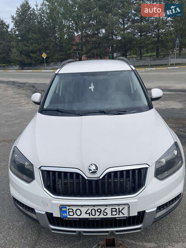 Позашляховик / Кросовер Skoda Yeti 2015 в 