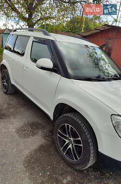 Внедорожник / Кроссовер Skoda Yeti 2010 в 