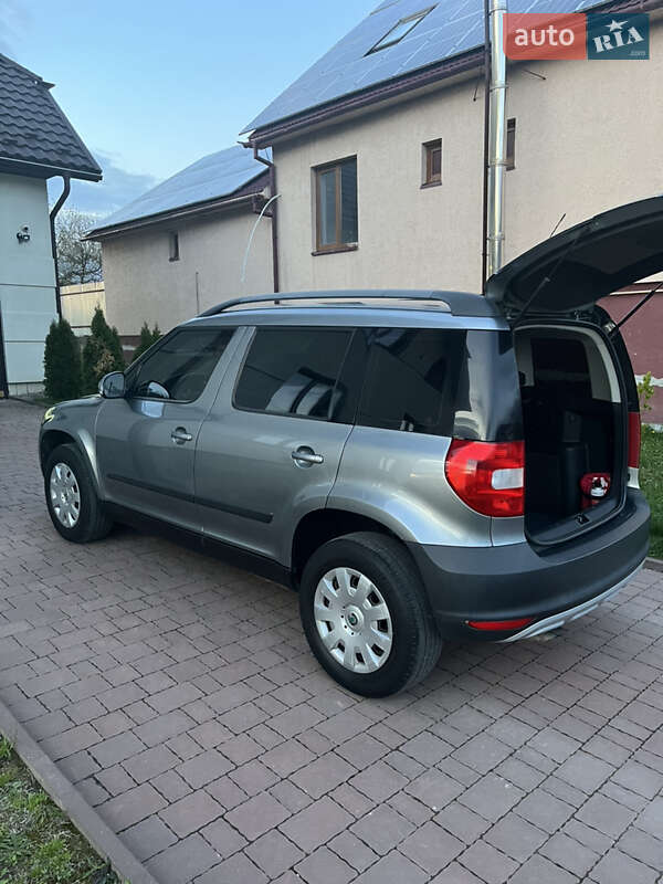 Внедорожник / Кроссовер Skoda Yeti 2010 в 