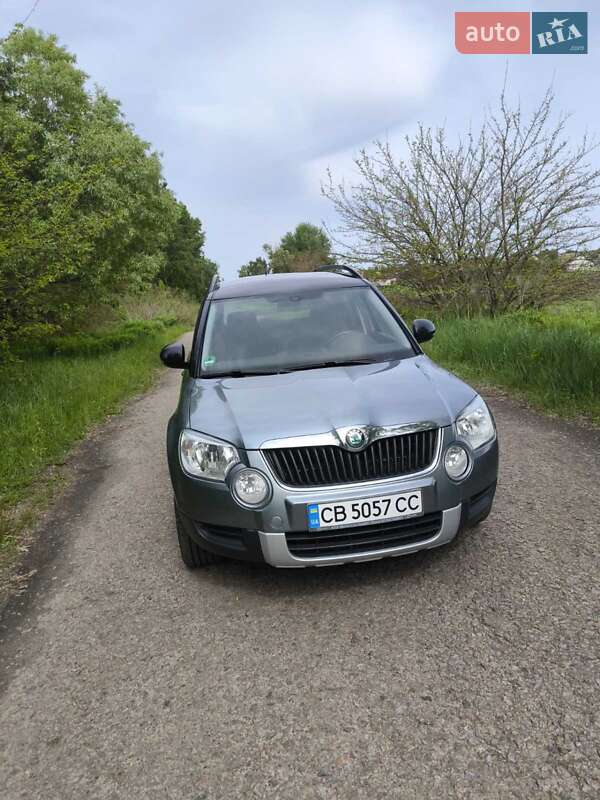 Внедорожник / Кроссовер Skoda Yeti 2013 в 