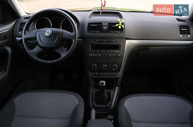 Позашляховик / Кросовер Skoda Yeti 2012 в 
