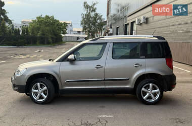 Позашляховик / Кросовер Skoda Yeti 2013 в 