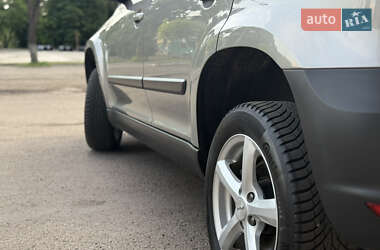 Позашляховик / Кросовер Skoda Yeti 2013 в 