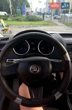Внедорожник / Кроссовер Skoda Yeti 2015 в 