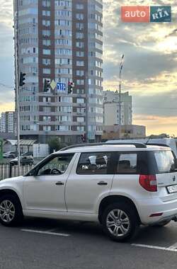 Внедорожник / Кроссовер Skoda Yeti 2015 в 