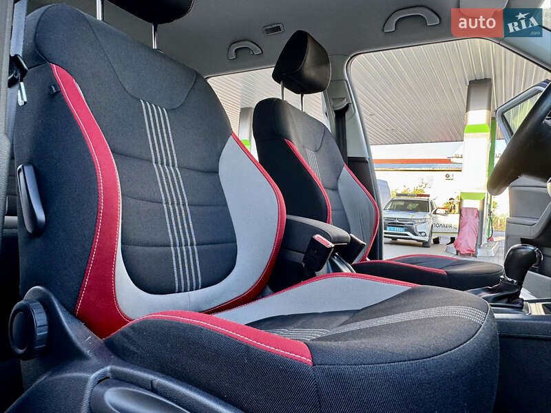 Внедорожник / Кроссовер Skoda Yeti 2015 в Житомире